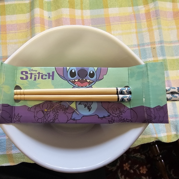 Disney Stitch Noodle Bowl with chopsticks - Picture 1 of 8